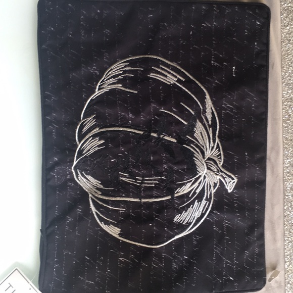 Beautiful Pillow Cover - Picture 1 of 3